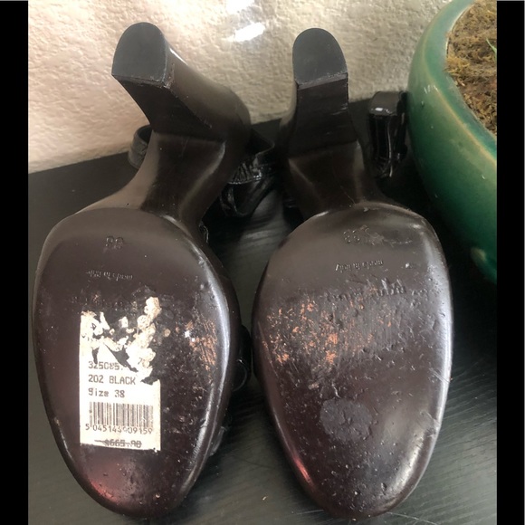 BURBERRY BLACK PATENT LEATHER STRAPPY Platform sandals - Picture 9 of 12